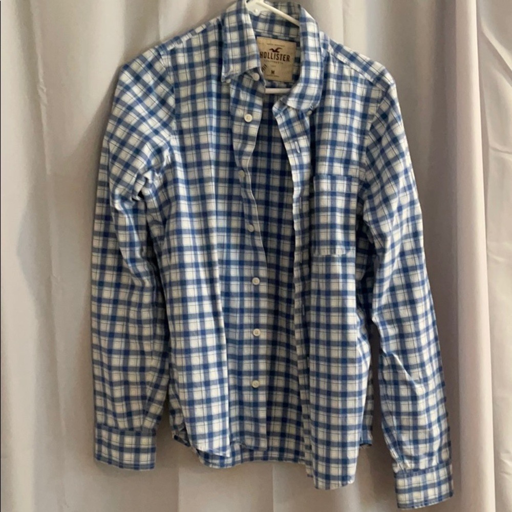 BLUE & WHITE HOLLISTER PLAID BUTTON DOWN SHIRT